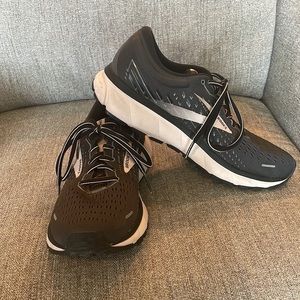 Brooks Ghost 13, size 10, pink and grey